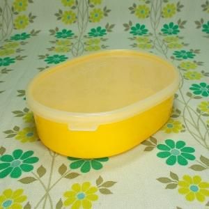 レトロプラスチック 密閉シール蓋 弁当箱 イエロー