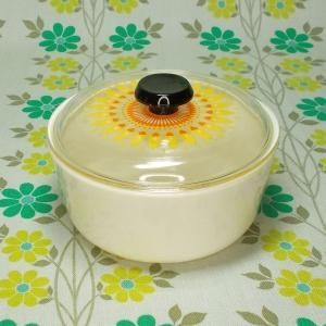 レトロプラスチック ひまわり花柄 フタ付き容器 丸型