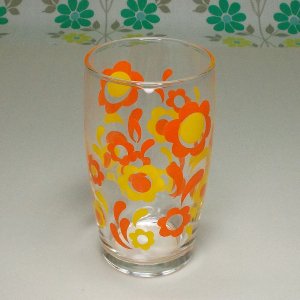 レトロポップ イエロー×オレンジ花柄 タンブラーグラス 