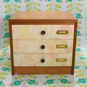 レトロポップ 花柄 3段引出し 収納棚