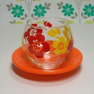 レトロポップ イエロー×レッド花柄 冷茶グラス 茶托付き