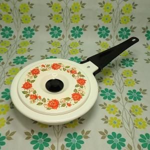 レトロポップ ホーロー製 一人用片手鍋 エナ・ロマン・カッセ 薔薇花柄 14cm