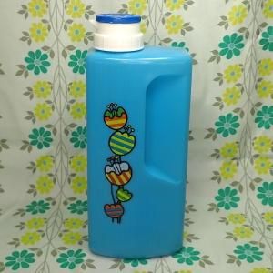 レトロプラスチック 花柄 冷水筒 ブルー