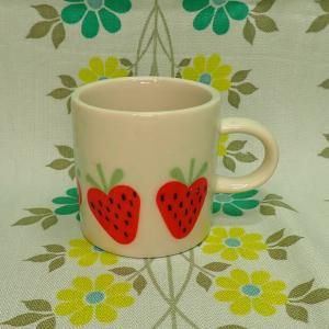 レトロポップ 陶器製 イチゴ柄 ミニマグカップ