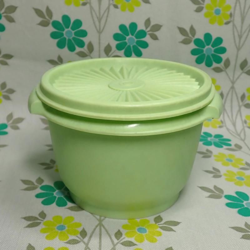 タッパーウエア 保存容器 緑の蓋付き 訳あり 新品未使用 タッパーウェア 透明プラスチック食品保存