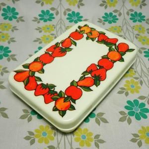 レトロプラスチック おかず入れ付き弁当箱 フルーツ柄