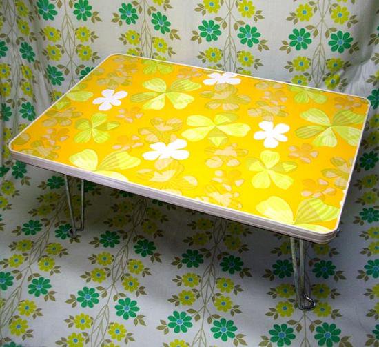 レトロポップ 折りたたみテーブル オレンジ花柄 - USA＆レトロ雑貨の店 