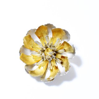 Vintage 1960's silvermetalgoldmetal flowermotif brooch