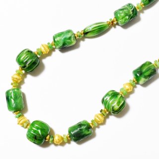 Vintage 1960'sgreenwhite marble colorplastic beads long necklace