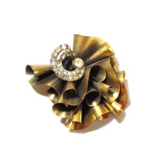 Vintage 1940s wavy design clip