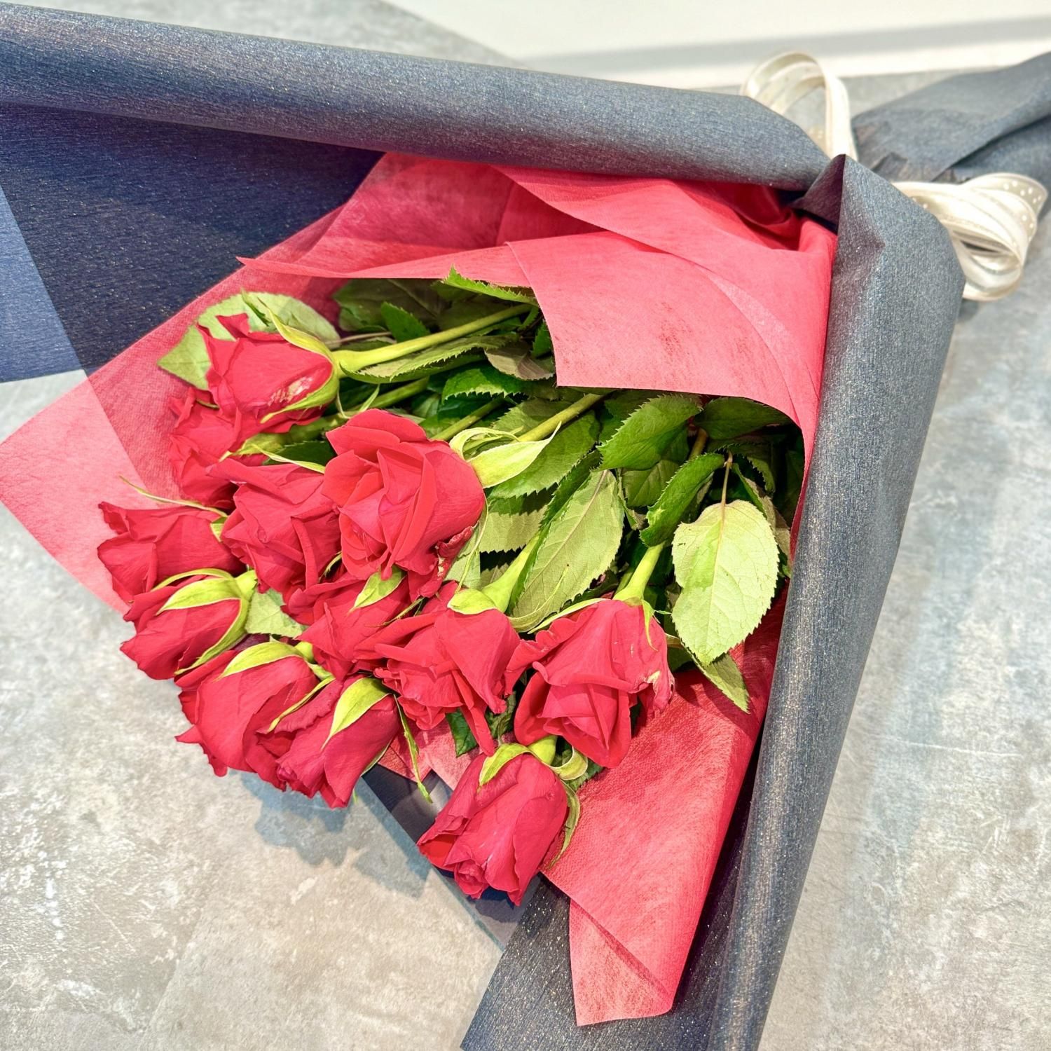 ANNIVERSARY BOUQUET | 赤バラ12本使用の特別なお花束 - 老舗お