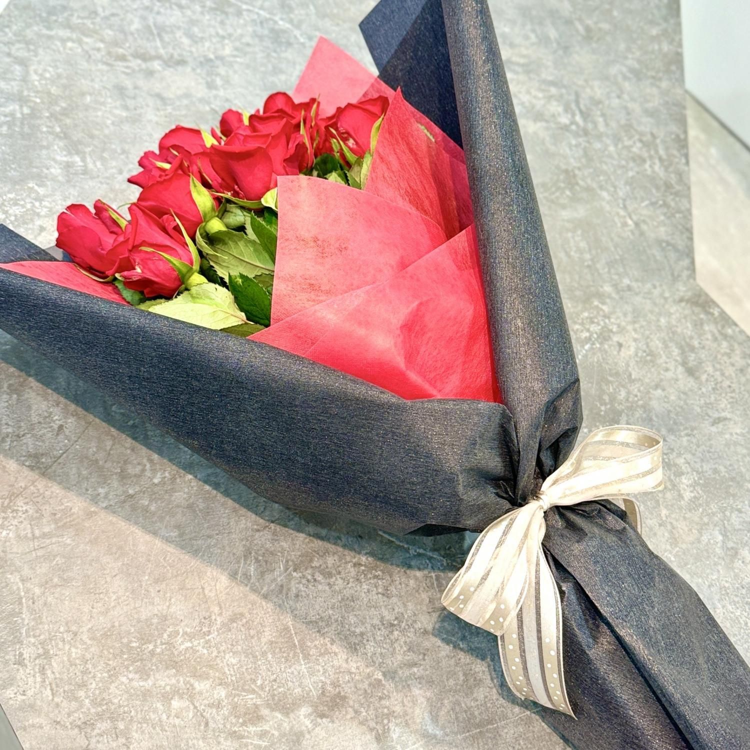 ANNIVERSARY BOUQUET | 赤バラ12本使用の特別なお花束 - 老舗お花屋