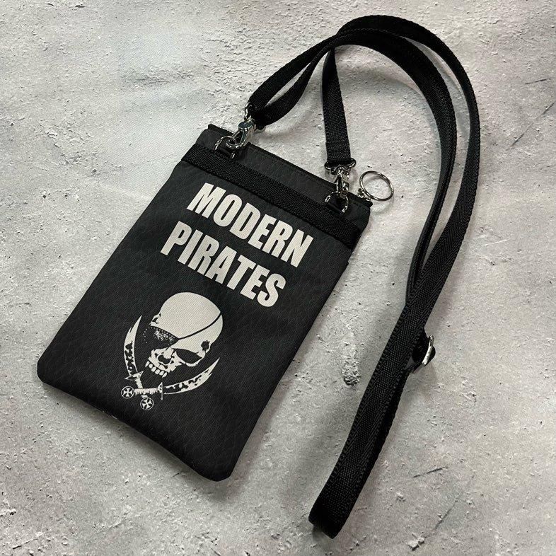 スパレコ×モダンパイレーツ スクエア型ポーチ スパレコ×モダンパイレーツ スクエア型ポーチ ショルダー ポーチ