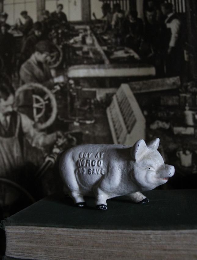 1940's CAST IRON PIG BANK - MATIN, VINTAGE OUTFITTERS ビンテージ