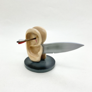 եƥ󥰥᡼ܥ Ear with Knife