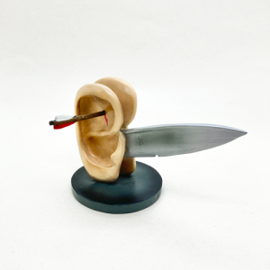 եƥ󥰥᡼ܥ Ear with Knife