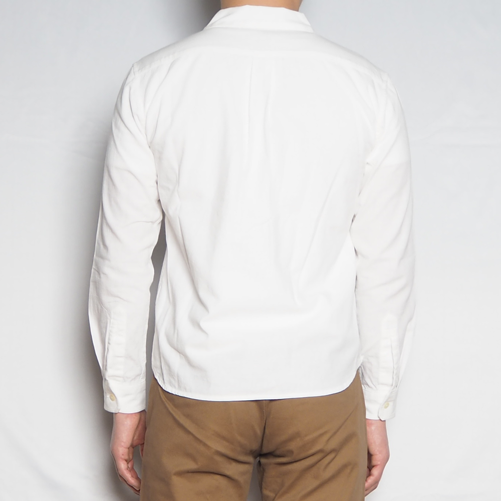 オープンカラーコットンシャツ（ホワイト・XSサイズ） フィッティング後ろ姿画像