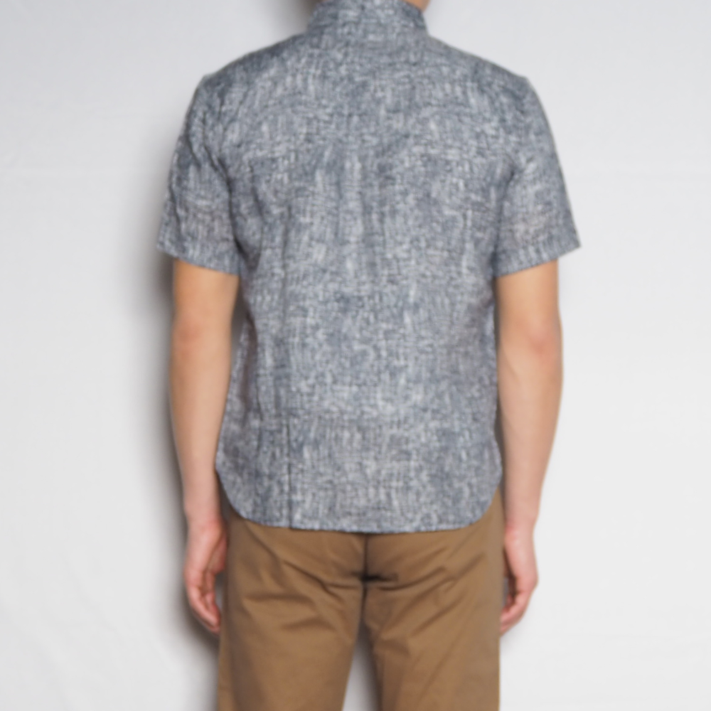 半袖ハードマンズリネンシャツ（XSサイズ・グレー） フィッティング後ろ姿画像