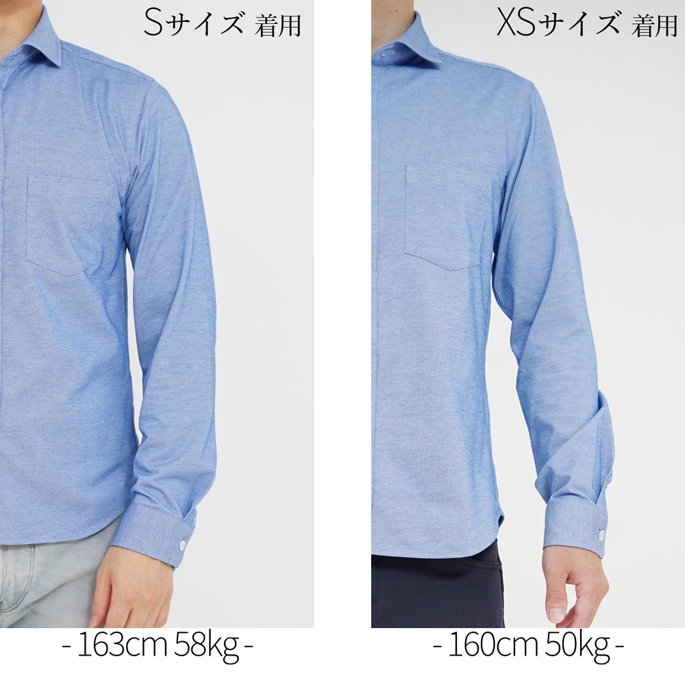 The XS Shirt（サックス）の袖丈を撮影した写真。左が163cm58kg筋肉質のモデルSサイズ着用、右が160cm50kg細身のモデルがXSサイズ着用。