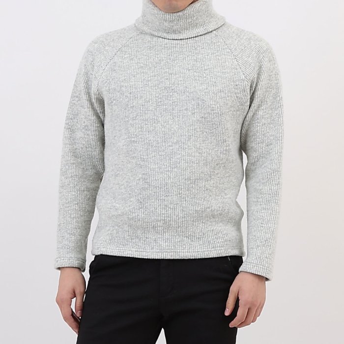 冬の定番アイテム、タートルネックセーター。小柄な男性の体にフィットする絶妙なサイズ感と、耐久性が魅力のXSサイズセーターです。