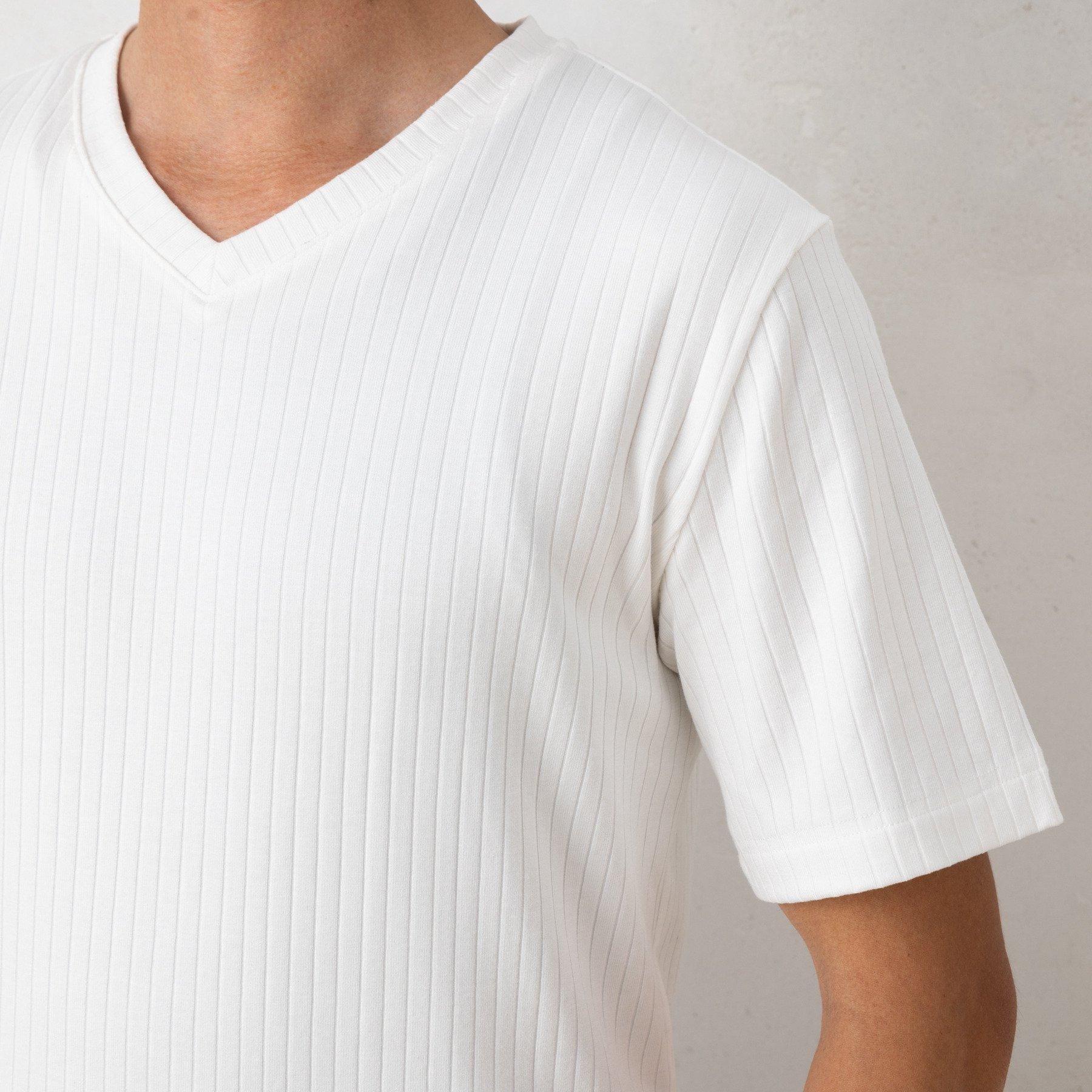 小柄・低身長な男性のためのプリーツ風半袖Vネックカットソー