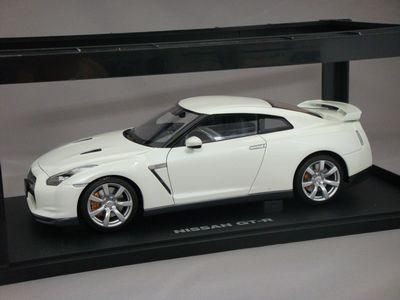 1/18 オートアート ニッサン GT-R（R35） （ホワイトパール