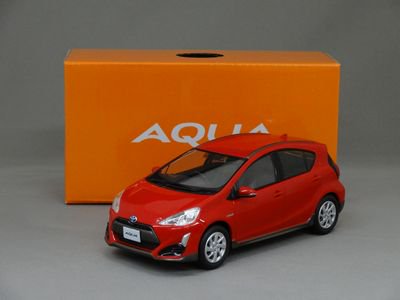 1/30 トヨタ AQUA スーパーレッド - ミニカー