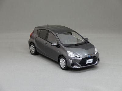 トヨタ アクア GR ミニカー Amazon.co.jp: 1/64 トヨタ 新型アクアGR AQUA GR SPORT カラー