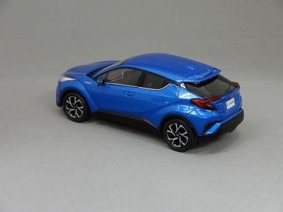 1/30 トヨタ C-HR （ブルーメタリック） - ミニカーショップ グリーン