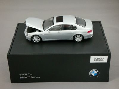 1/43 BMW 750Li ブラック メタリック塗装 ケースあり 箱あり-