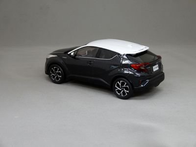 1/30 トヨタ C-HR （ホワイト×ブラックマイカ） - ミニカーショップ