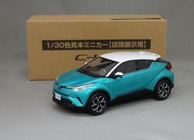 1/30 トヨタ C-HR （ホワイト×ラディアンドグリーンメタリック 