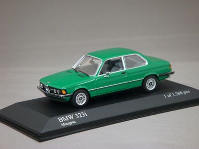 1/43 ミニチャンプス BMW 323i 1975-83 （グリーン） - ミニカー