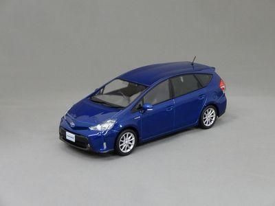 1/30 トヨタ プリウス α （ダークブルーマイカ） - ミニカー