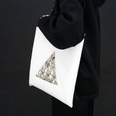 Kagari Yusuke(カガリユウスケ) トートバッグ [ドロネー三角形分割/ホワイト]（その他）