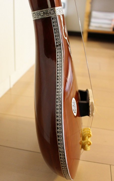 インド民族楽器 フラットタイプ・タンブーラ 小型版 - VEDA CENTER