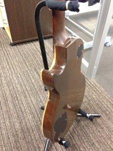 ツキ板シートのカーリーメープルを使用したギターリニューアル