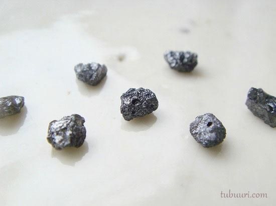 ブラックダイヤモンド 原石ビーズ 約1 5x2x2 2 2 7x4 7x3 6mm 1粒168円 天然石ビーズ パワーストーンビーズの粒売り専門店 粒売り Com ブラックダイヤモンド 原石ビーズ 約1 5x2x2 2 2 7x4 7x3 6mm 1粒168円 天然石ビーズ パワーストーンビーズの粒売り専門店 粒売り Com