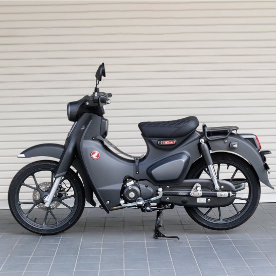 TWR製 HONDA 全年式 スーパーカブ C125用 ２cm ローダウン ダイヤモンドデザインシート（ブラック）