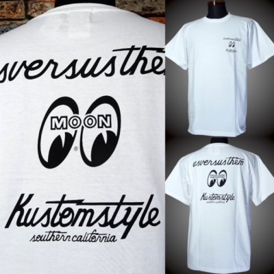 kustomstyle × MOONEYES × US VERSUS THEM コラボレーション Tシャツ (KSMEUVT-004TWH) AREA1 カラー：ホワイト