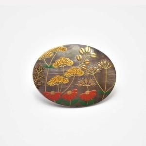おしゃれで可愛い蒔絵の帯留め 着物好きの方へのプレゼントにもおすすめ