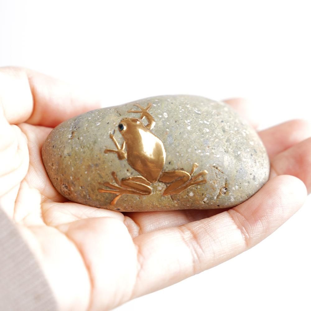 蛙蒔絵 石ペーパーウェイト - うるしアートはりや通販｜針谷蒔絵