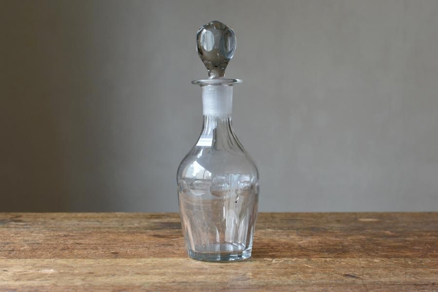 【美品】江戸切子風 カットガラス デキャンタ／ブルー×クリア 八角形栓付き 美品】江戸切子風 カットガラス デキャンタ／ブルー×クリア 八