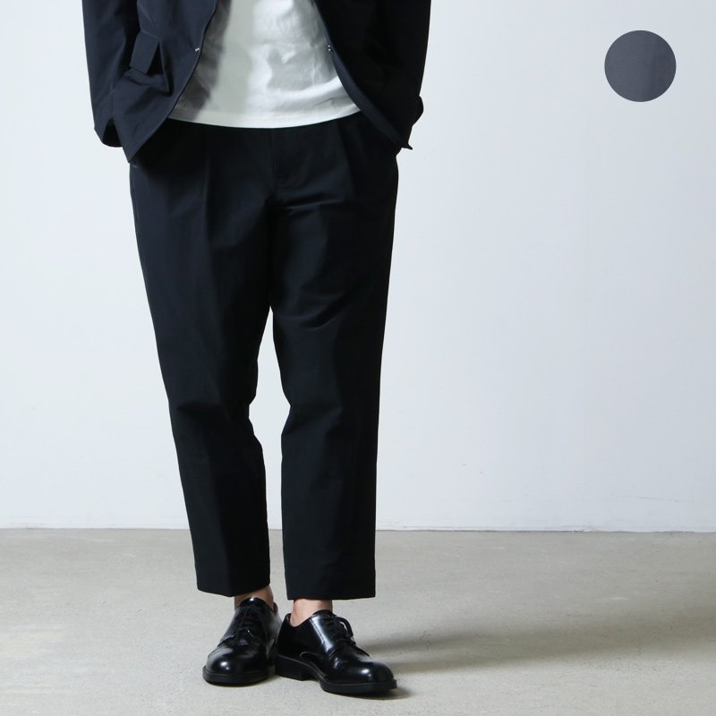 and wander (アンドワンダー) plain tapered stretch pants / プレーン 
