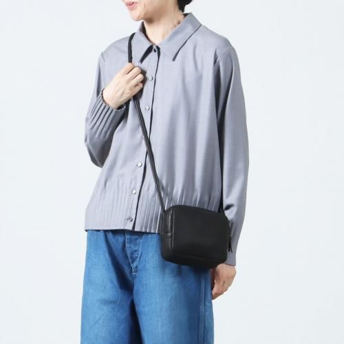 Aeta () SQUARE SHOULDER / 