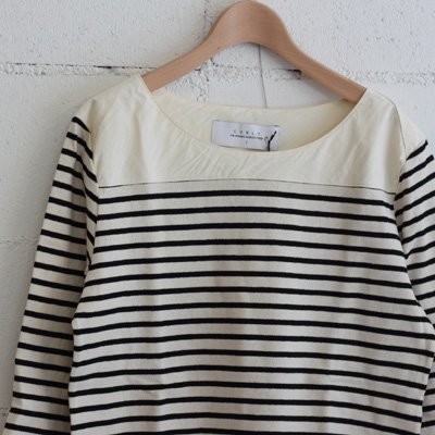 CURLY QS NAVAL BORDER Tee col:ECRUBLACK