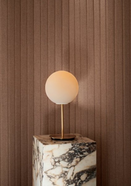 MenuۡTR Bulb table lamp, brushed brass - matte opalץơ֥ ֥åɥ֥饹-ޥåȥѡ(200H410mm)