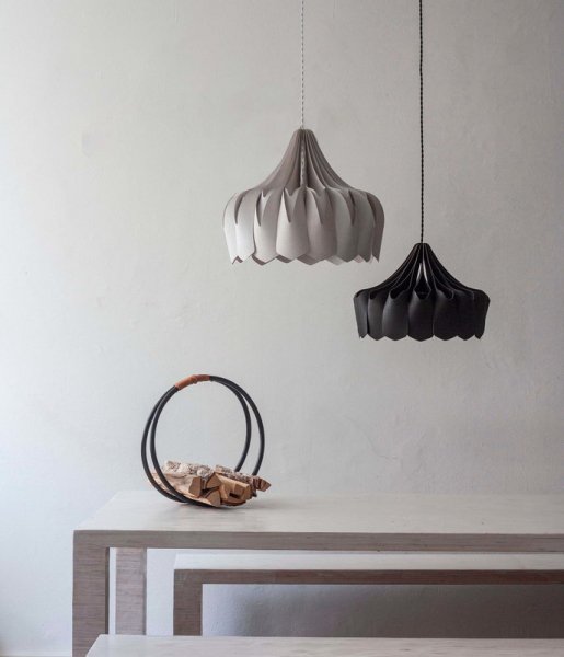 Showroom FinlandۡPioni pendant, small, blackץڥȥ饤  ֥åʦ380H290mm)