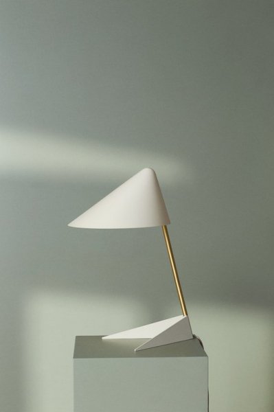 Warm NordicۡAmbience table lamp, white - brassץơ֥ ۥ磻-֥饹(W220D320H430mm)