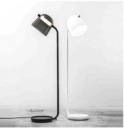 北欧デザイン照明フロアライト LED ブラック／ホワイト  (W280×H1350mm )